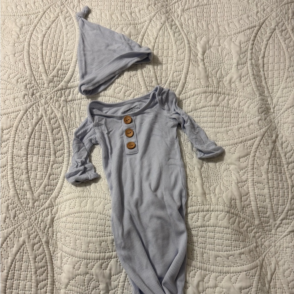 Caden Lane ribbed knotted newborn gown
